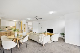 16/11 Kitchener St, Coorparoo, QLD 4151