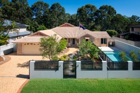 13 Barnstos Place, Carindale, QLD 4152