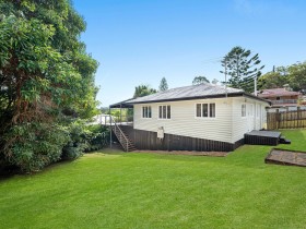 115 Nursery Road, Holland Park West, QLD 4121