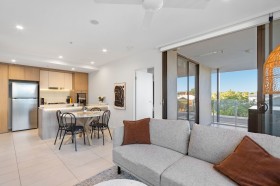 2025/123 Cavendish Rd, Coorparoo, QLD 4151