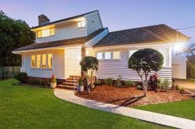 17 Mackay Street, Coorparoo, QLD 4151