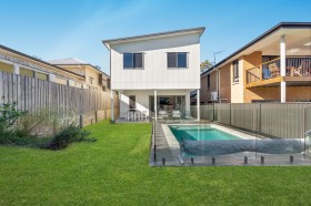 354 Nursery Rd, Holland Park, QLD 4121