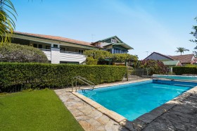 303 Cavendish Rd (Cnr Emlyn St), Coorparoo, QLD 4151