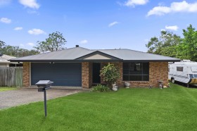 11 Cunningham Avenue, Landsborough, QLD 4550