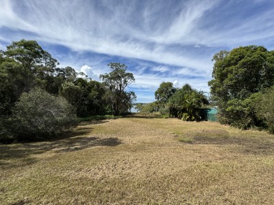 Property in Macleay Island - ONLY $400,000