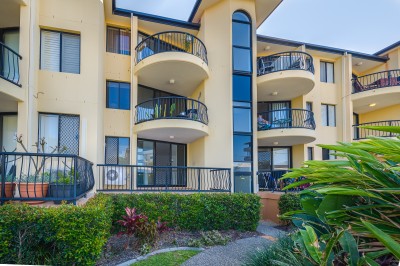 Property in Miami - OFFERS OVER $1 250 000.00
