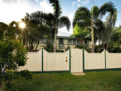 4 Martin St, South Townsville, QLD 4810