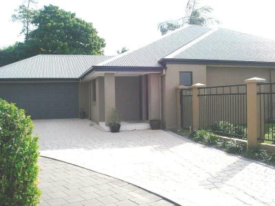 Property in Lota - Leased