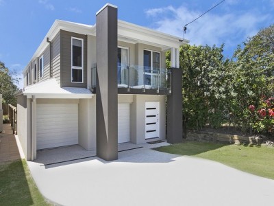 Property in Lota - Leased