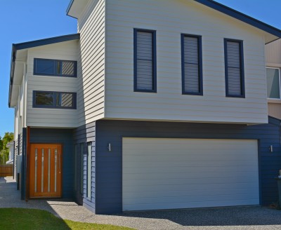 Property in Lota - Leased