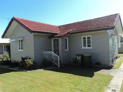 Property in Lota - Leased