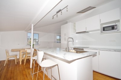 Property in Lota - Leased