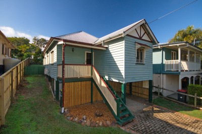 Property in Lota - Leased