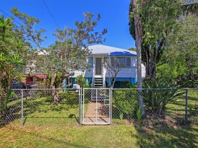 Property in Lota - Leased