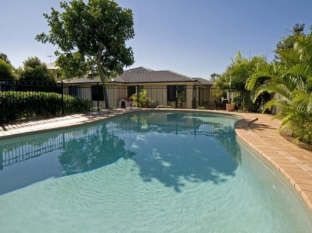 16 Lanaglen Drive, Birkdale, QLD 4159