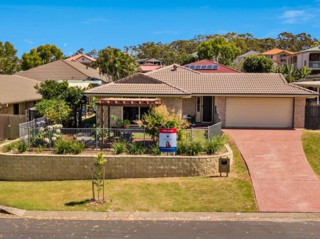 10 Johnston Avenue, Birkdale, QLD 4159