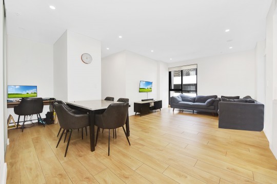 Property in Seven Hills - 2 Bed 2 Bath Plus Study !!