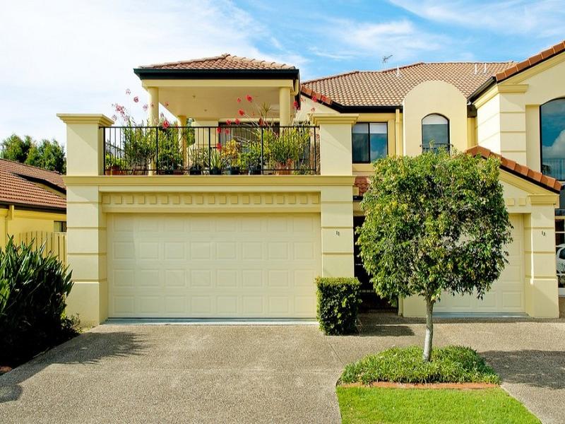 Real Estate in Hope Island