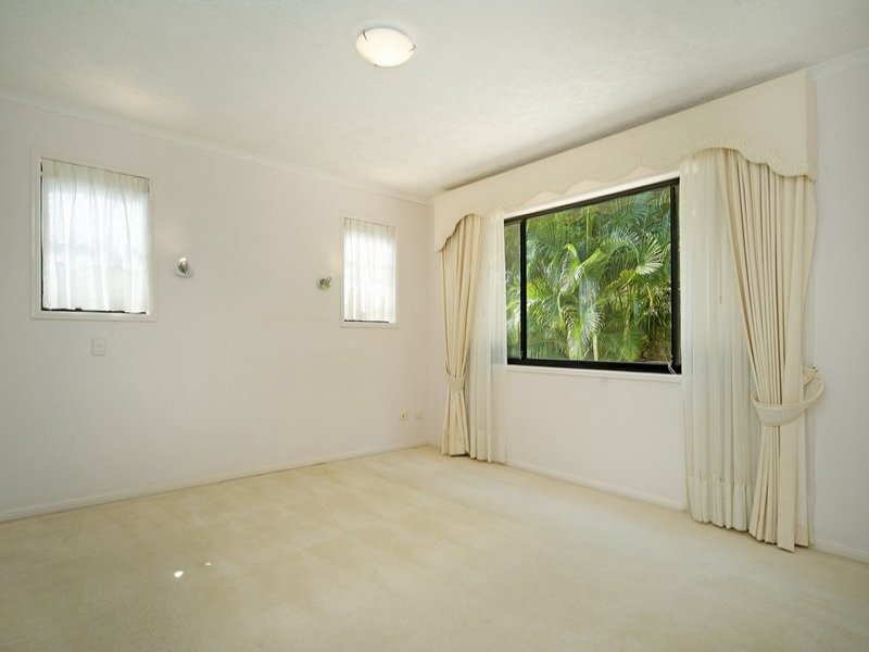Real Estate in Hope Island