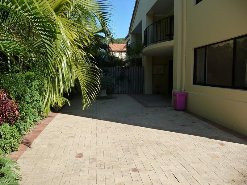 Real Estate in Hope Island