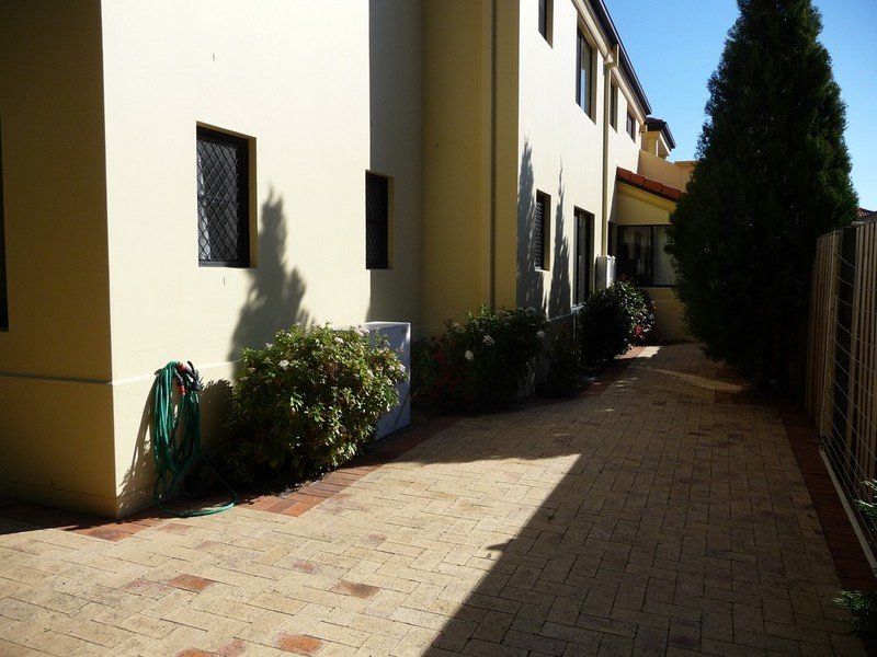 Real Estate in Hope Island
