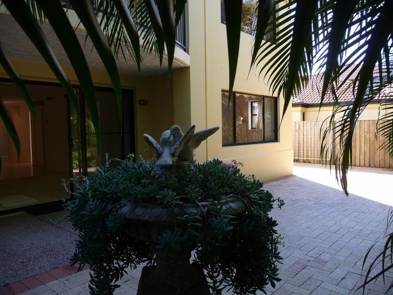 Real Estate in Hope Island