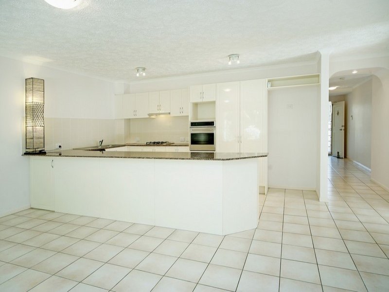 Real Estate in Hope Island