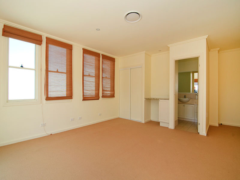 Real Estate in Coomera Waters