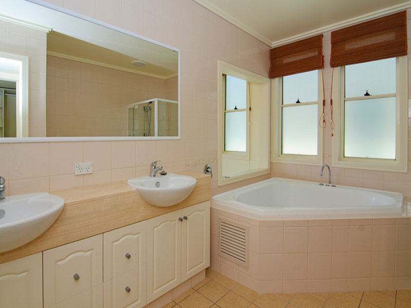 Real Estate in Coomera Waters