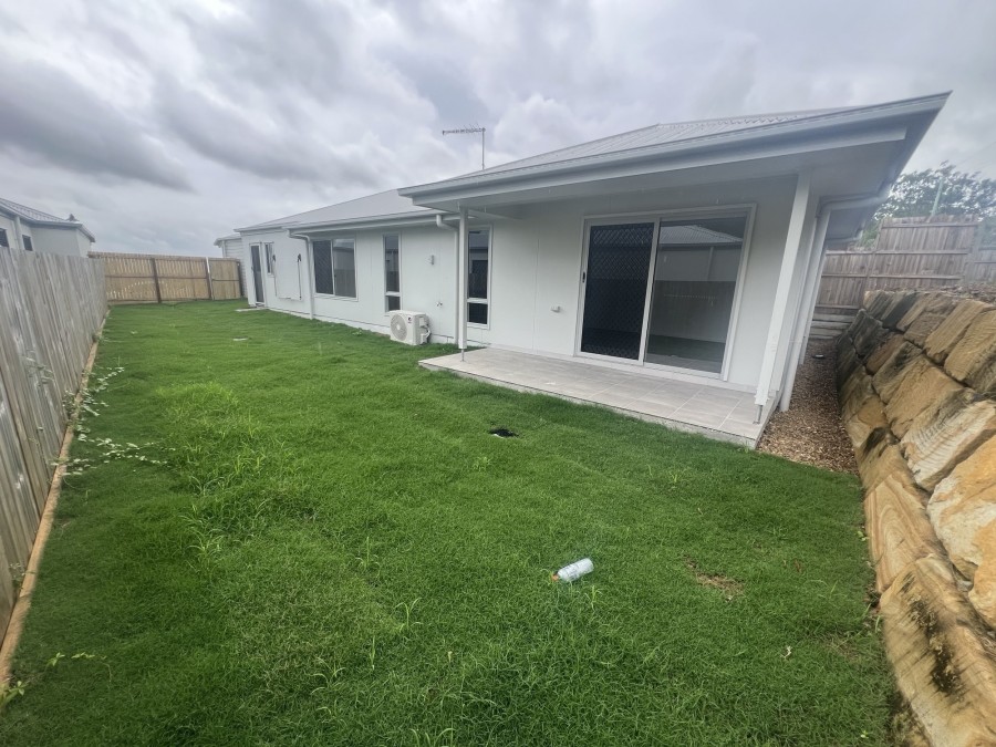 Real Estate in Holmview