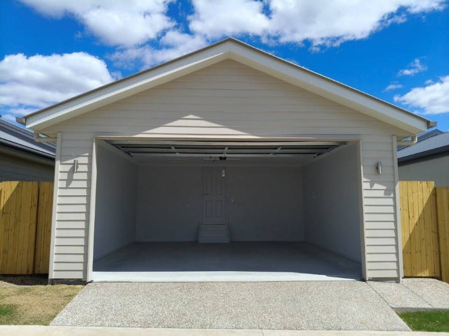 Real Estate in Deebing Heights