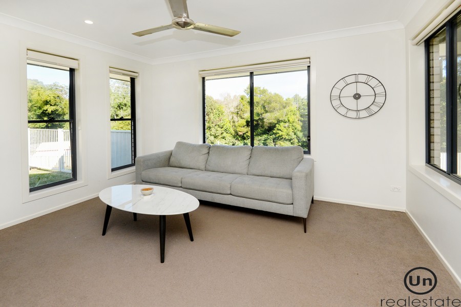 5 Highlander Drive, North Boambee Valley - Lounge