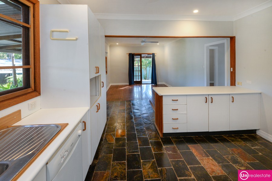 5 Daniel Court, Bonville - Kitchen