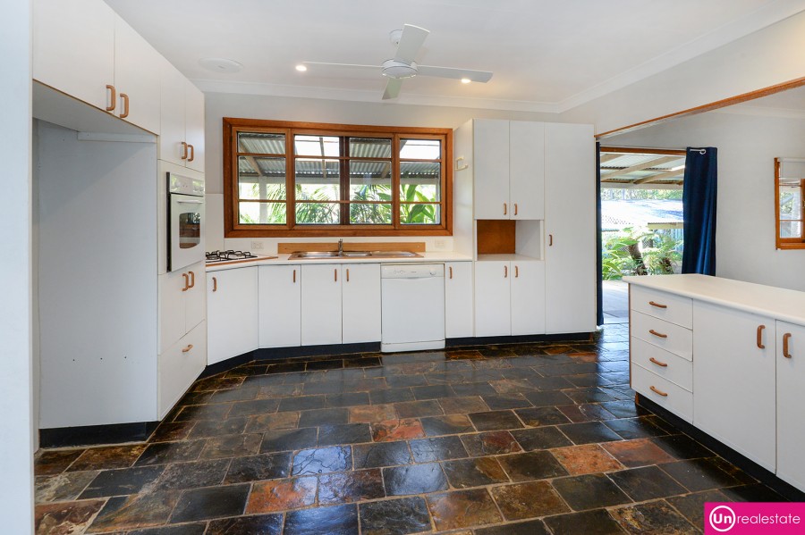 5 Daniel Court, Bonville - Dining