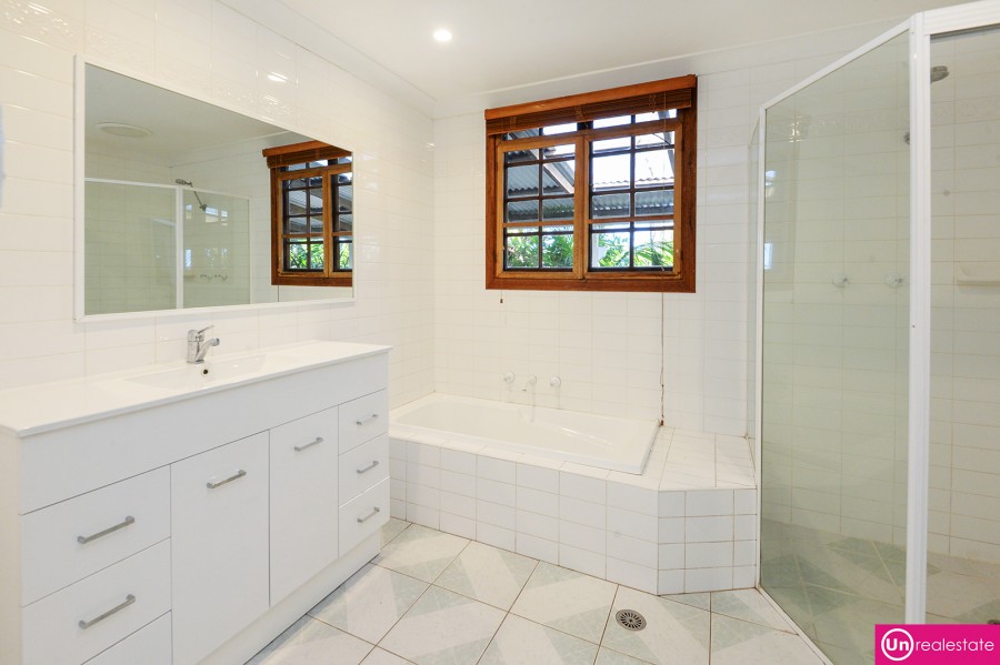 5 Daniel Court, Bonville - Bathroom