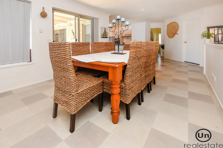 9 Carrywell Crescent, Toormina - Dining