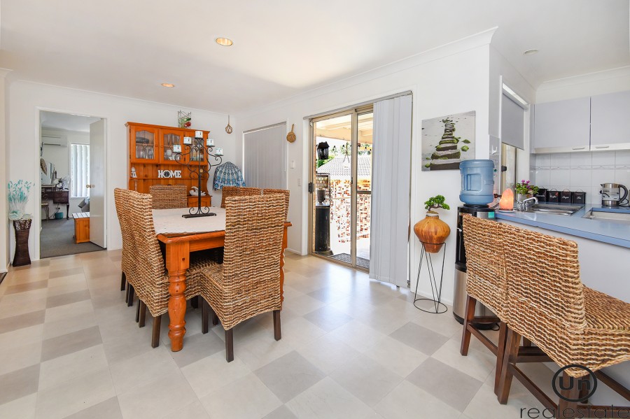 9 Carrywell Crescent, Toormina - Dining