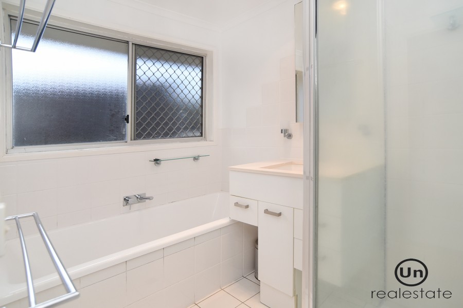 18 Archibald Place, Toormina - Bathroom