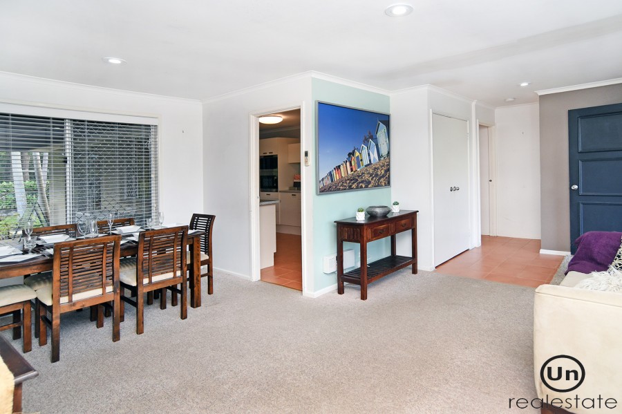 18 Archibald Place, Toormina - Open plan dining