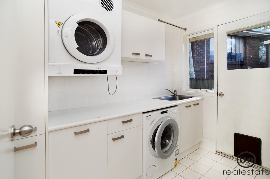 18 Archibald Place, Toormina - Laundry