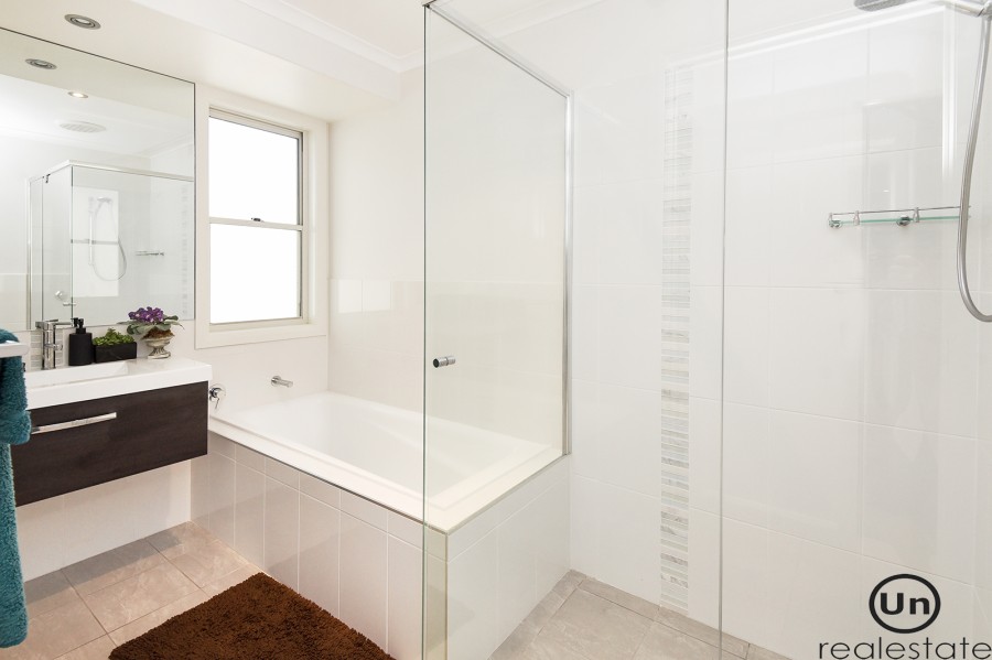 1 Daniel Court, Bonville - Bathroom