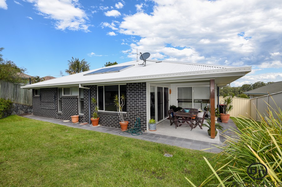 1 Daniel Court, Bonville - Rear of house