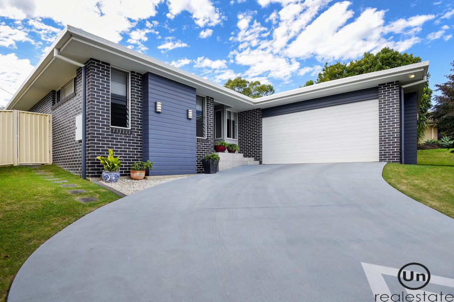 1 Daniel Court, Bonville - Front