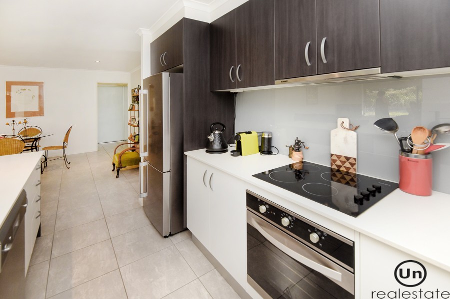 1 Daniel Court, Bonville - kitchen