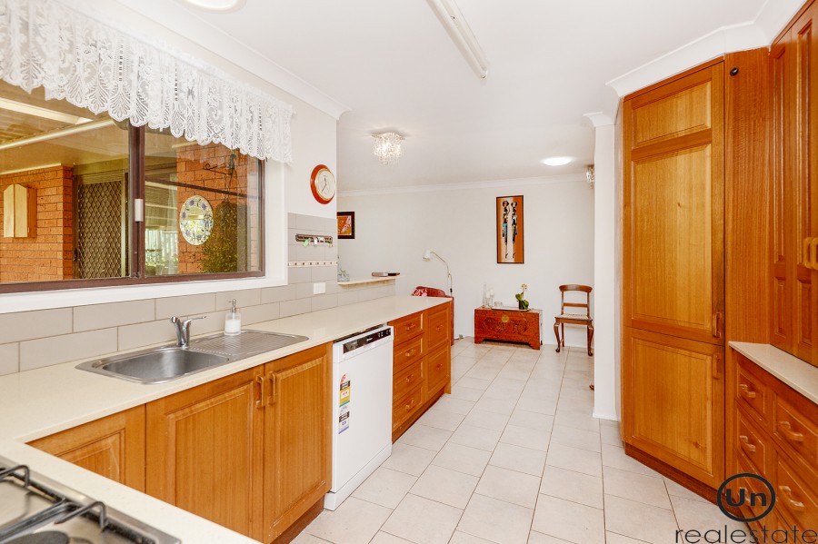 32 Mirroola Crescent, Toormina - Kitchen