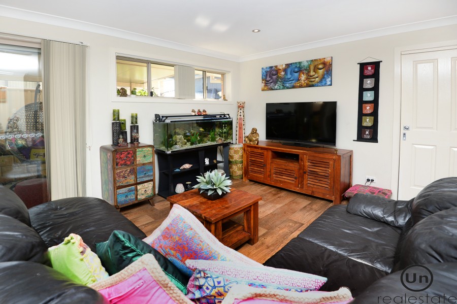 7 Jackwood Grove, Boambee East - Lounge