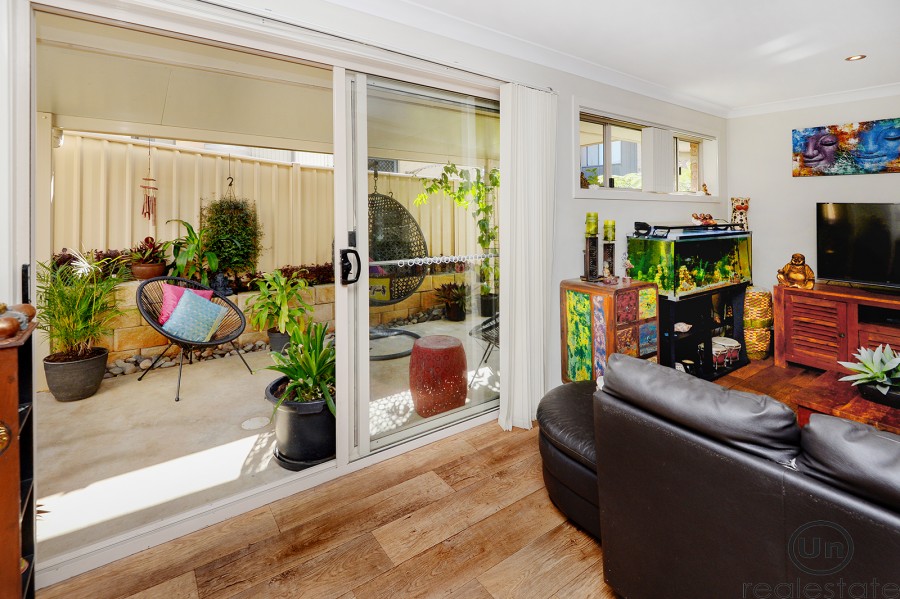 7 Jackwood Grove, Boambee East - Lounge/outdoor en