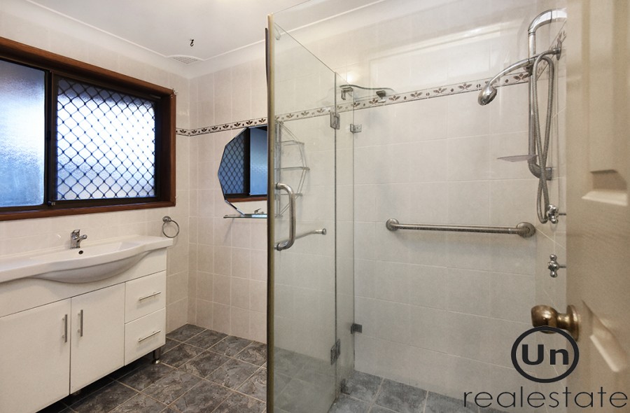 12 McGregor Close, Toormina - Bathroom