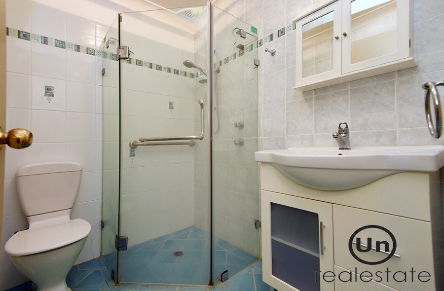 12 McGregor Close, Toormina - Bathroom