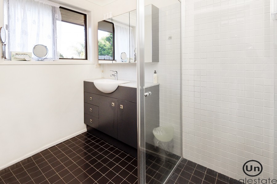 2/16 Wybalena Crescent, Toormina - Bathroom
